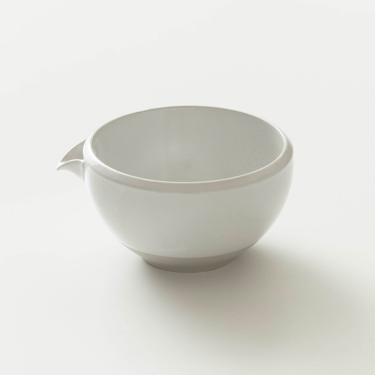 Origami Kai - Pour Kinu White - Minoyaki Porcelain Matcha Bowl with Pouring Lip