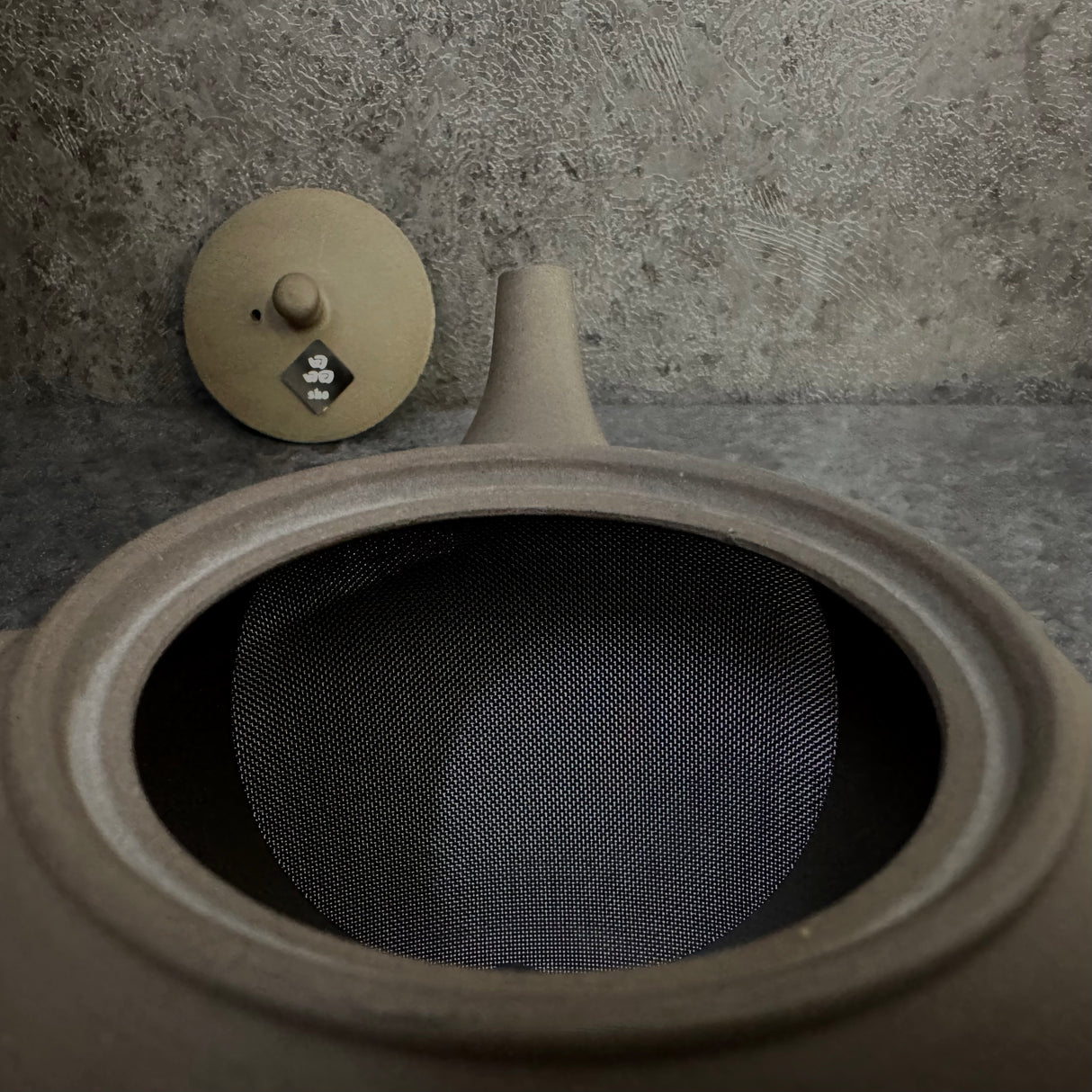 Shoko Kiln (F417): Earth Maru - Brown Clay Kyusu -teepannu (320 ml) 晶光茶泥丸急須