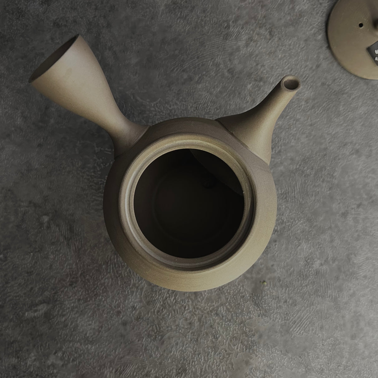 Shoko Kiln (F417): Earth Maru - Brown Clay Kyusu -teepannu (320 ml) 晶光茶泥丸急須