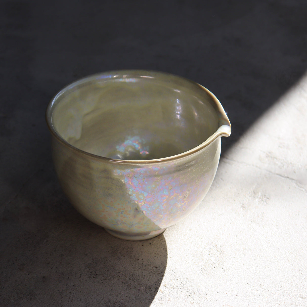 Kiwakoto Suikaen Matcha Pouring Bowl Pearl パール片口抹茶碗