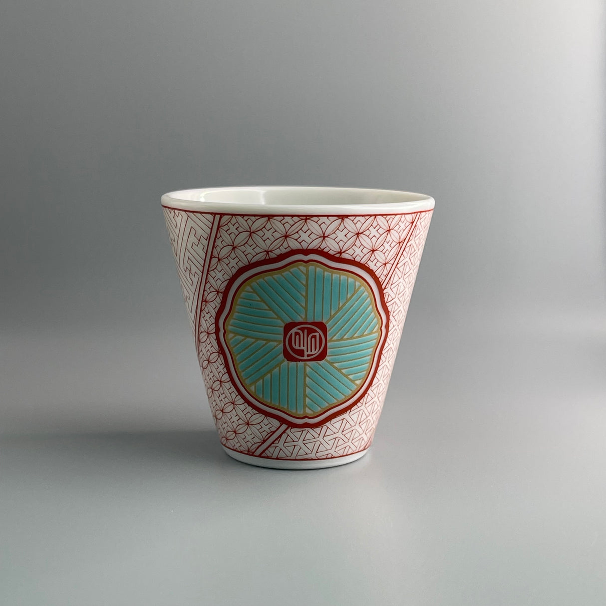 Kutaniyaki : Engi-Choko Cup - MEGUMI - 縁起ちょこ yunomi.life