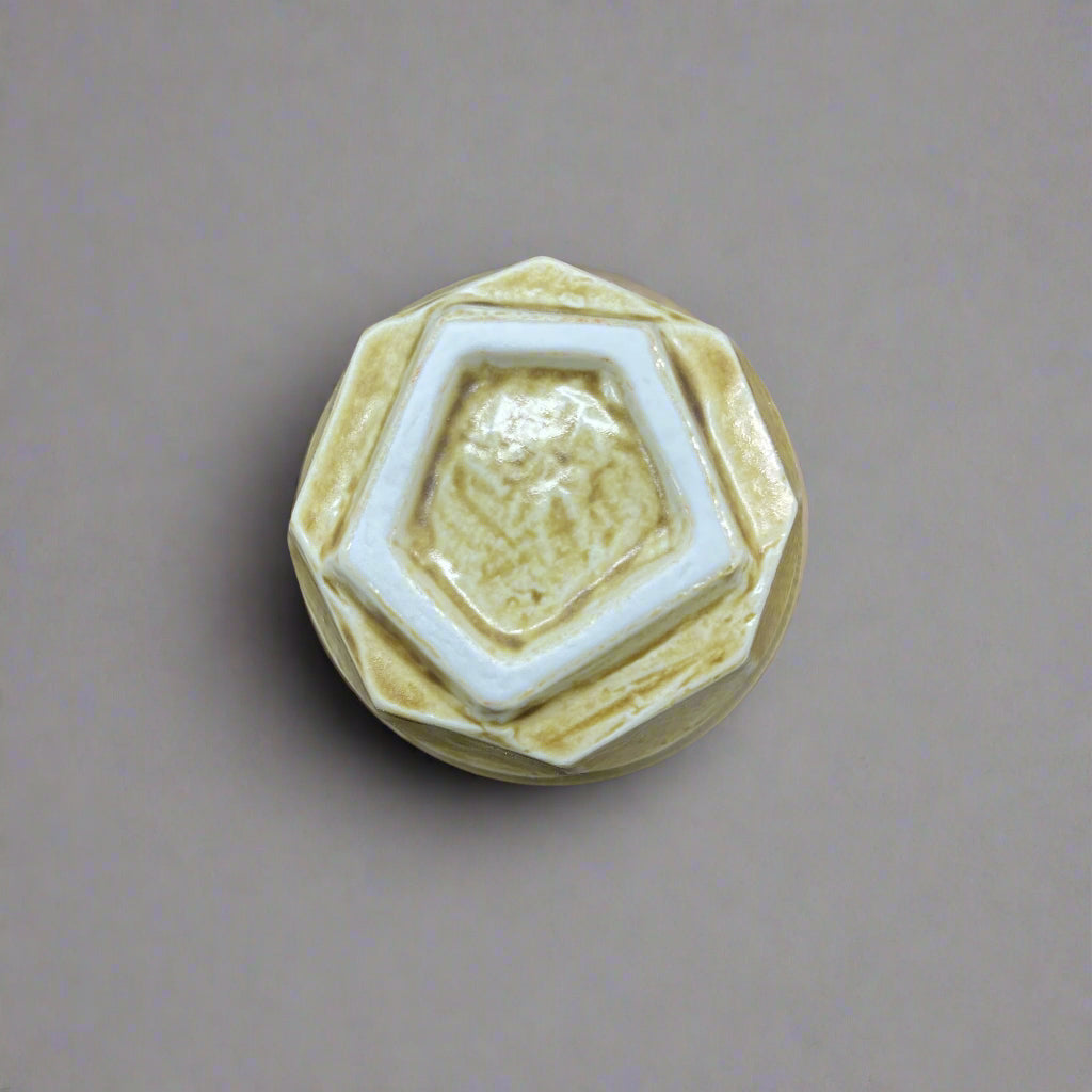 青安窯:彫絵美濃焼 ぐい呑み 5個セット 木箱付き 削ぎ五様 ぐい呑揃え