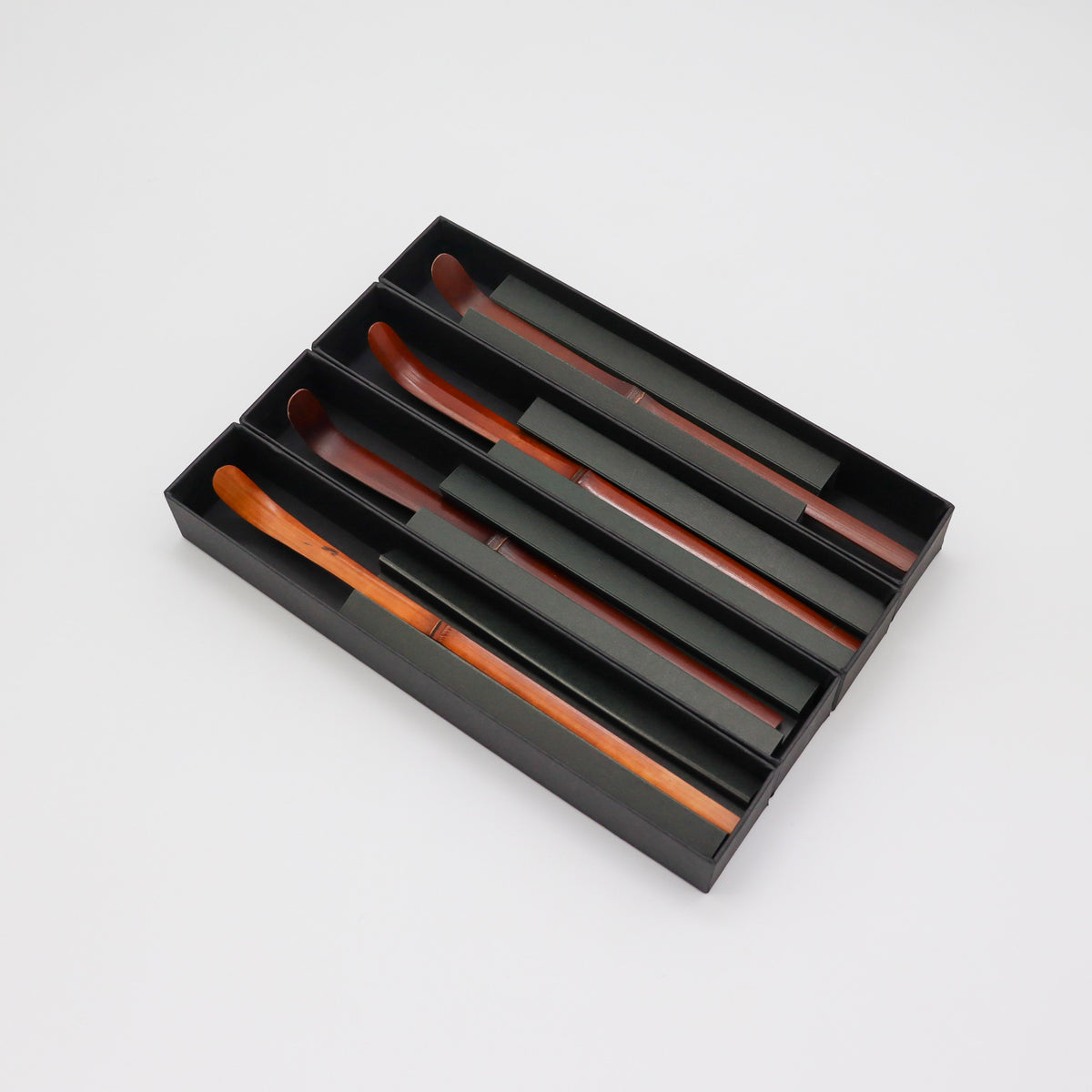 Suikaen Tanimura Yasuburo: Susudake Chashaku, Japanese Dark Bamboo Tea Scoop 煤竹茶杓 yunomi.life