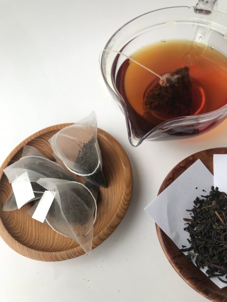 NaturaliTea (Tea Seven) #F1: Luomumusta tee Sakuran lehdillä 桜葉入り有機和紅茶テイーバッグ 2g x 8 pussia