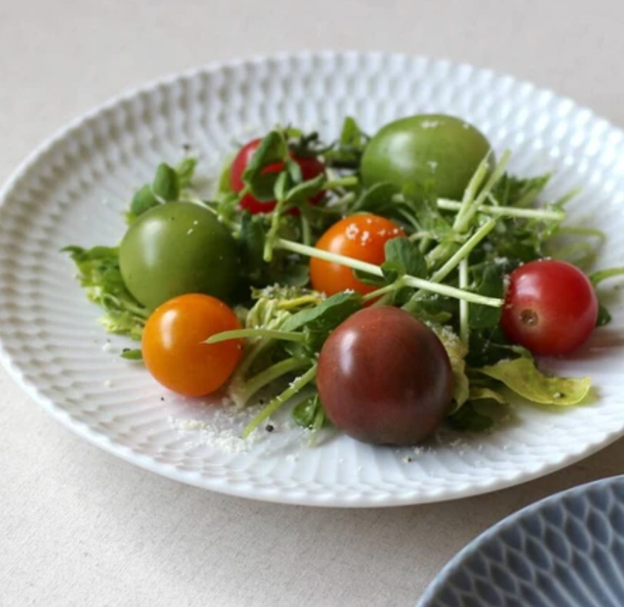 小田陶器:さざなみデザイン 20cmプレート(ホワイト) 小田陶器さざなみプレート 20cm(ホワイト)