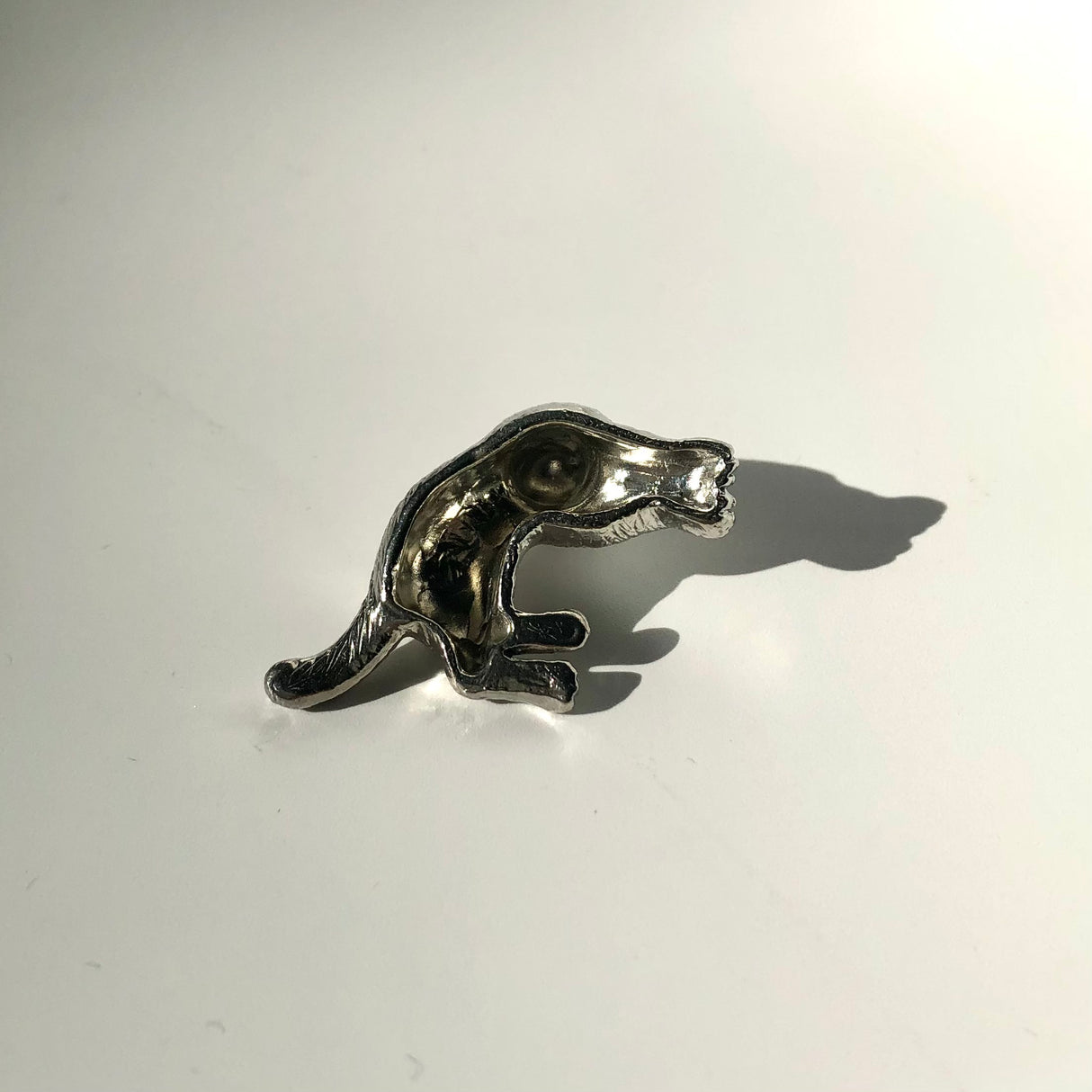 手作り錫箸置き 猫 #04 見つめ猫 錫製おすまし猫