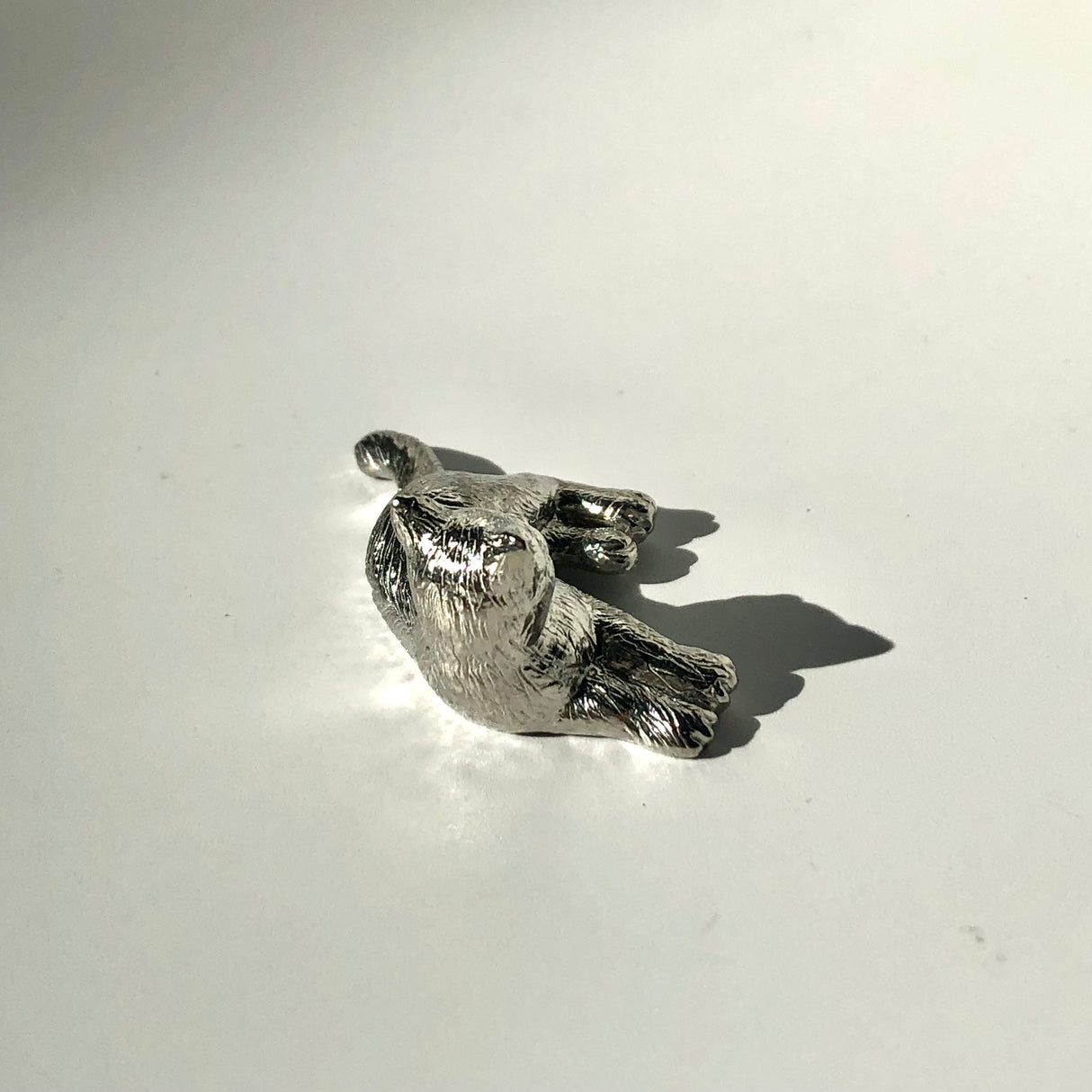 手作り錫箸置き 猫 #04 見つめ猫 錫製おすまし猫