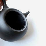 Jinsui-uuni: TOKI maru - SUMIKURO, Pyöreä Tokoname Kyusu -teepannu (290ml, musta)