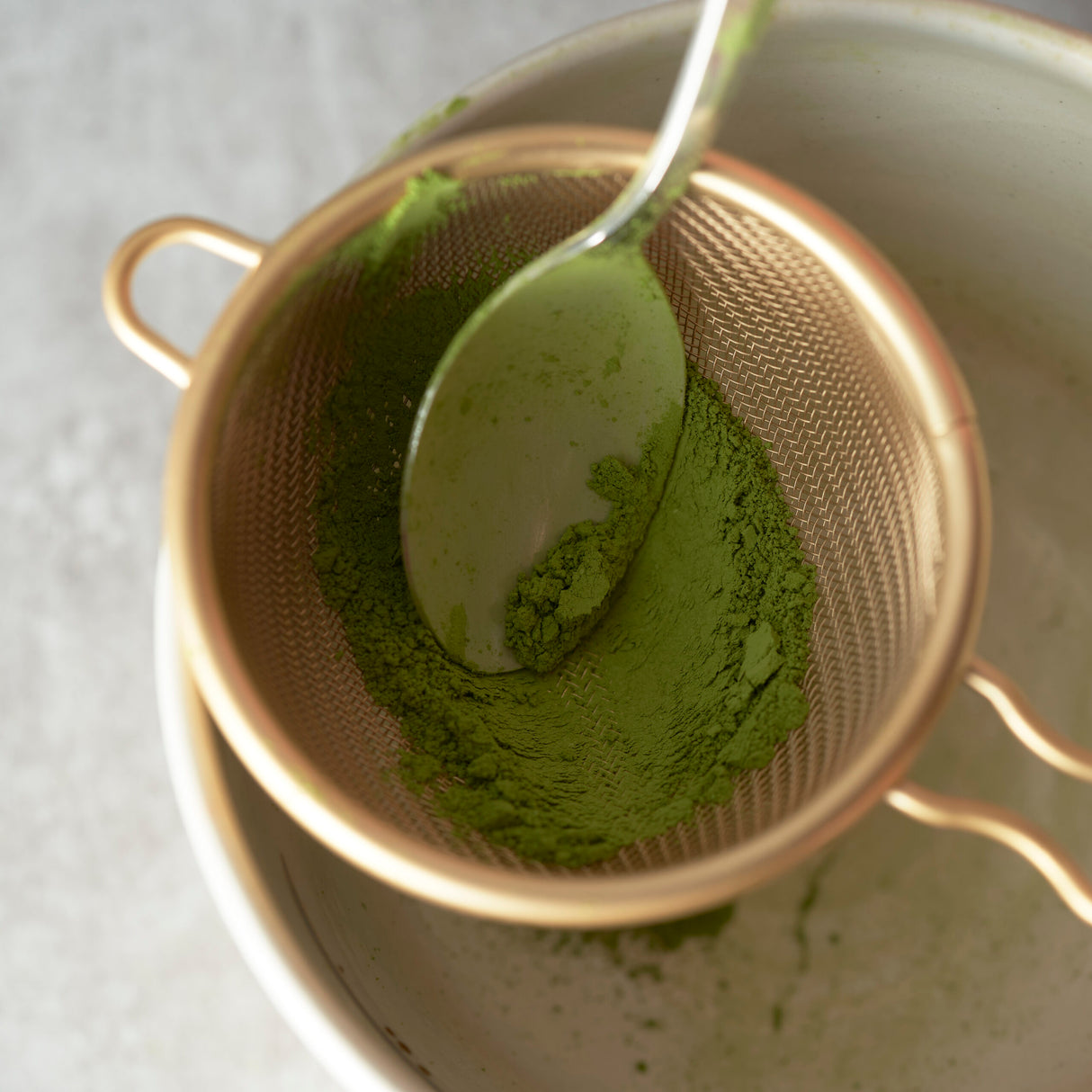 三雪：抹茶茶こし（ゴールド） 