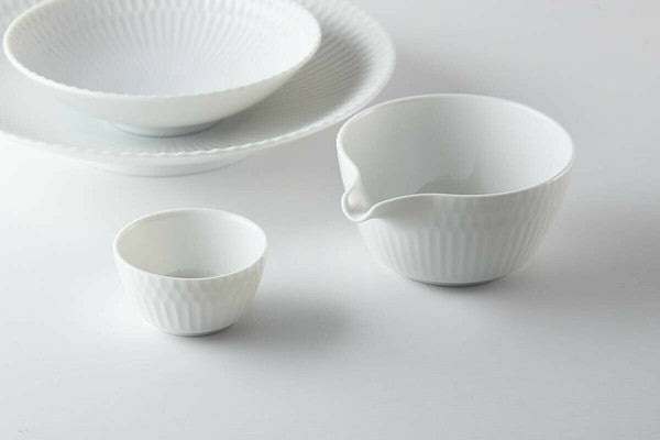 小田陶器：さざなみ模様 注ぎ口付磁器鉢（白） 小田陶器さざなみ片口小鉢（白）