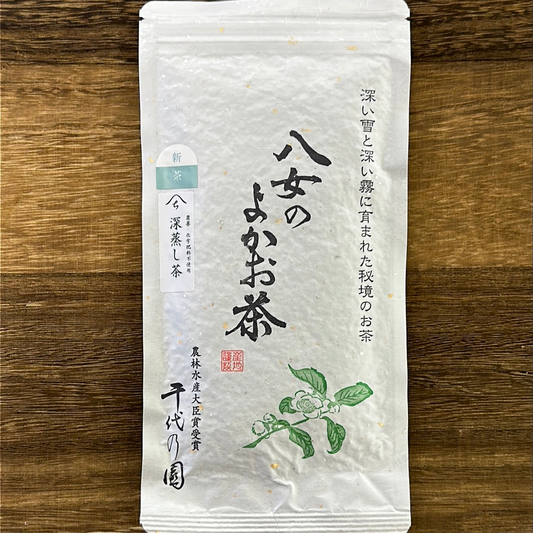 Chiyonoen-teepuutarha #11: Vuoristossa kasvatettu Fukamushicha, syvähöyrytetty vihreä tee 煎茶「深蒸し茶」 (luonnollisesti kasvanut)