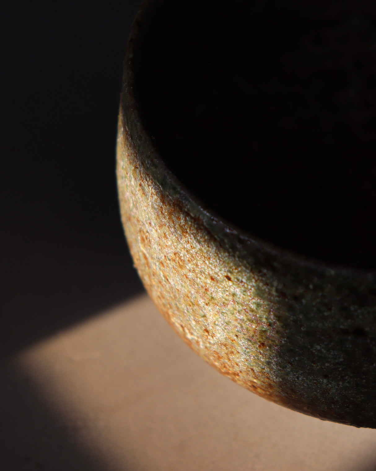 Emi Nakagawa: Handmade Matcha Bowl Kogaregasumi 焦霞 (Autumn Ember)_3