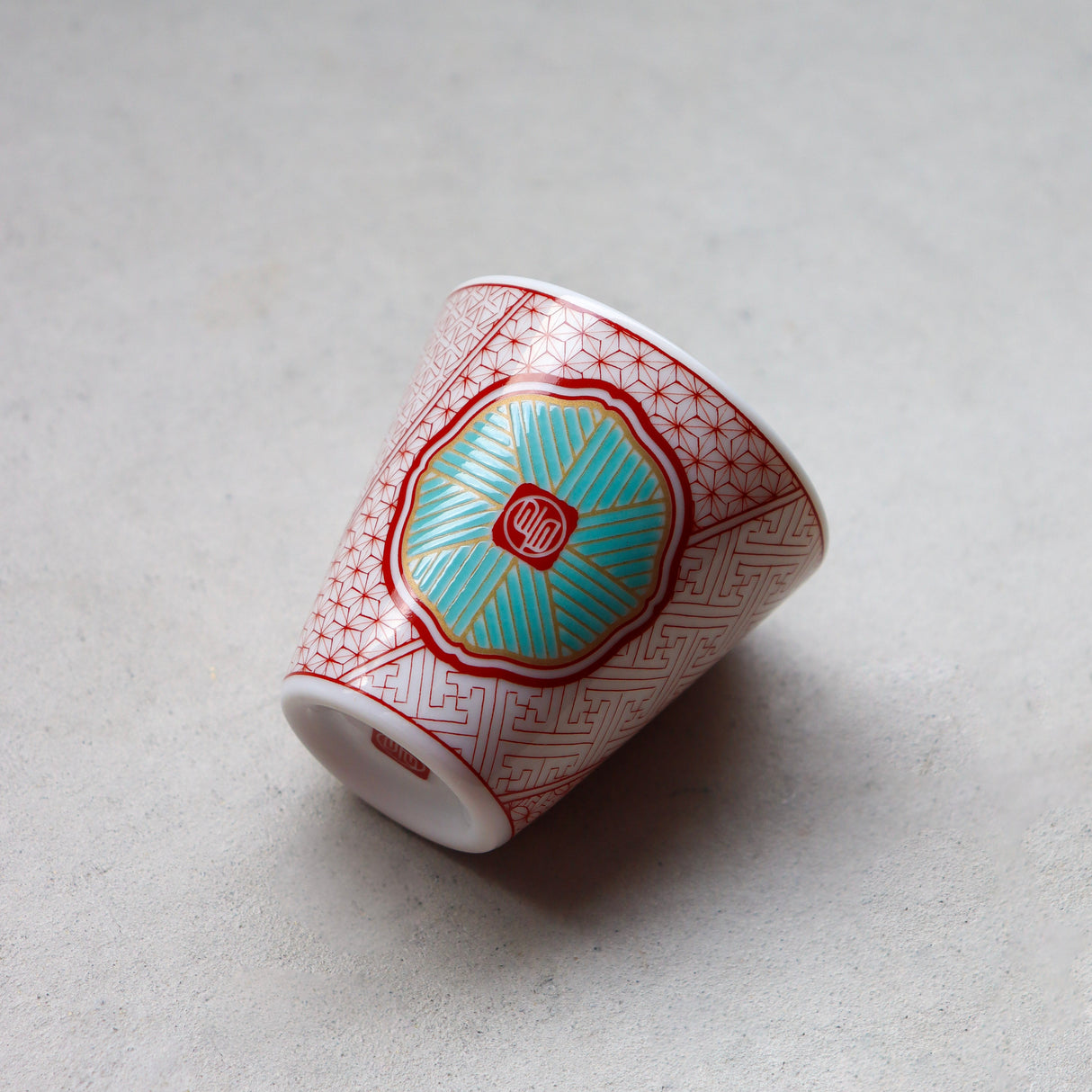 [PRE-ORDER: Est. Arrival Late Dec.] Kutaniyaki : Engi-Choko Cup - MEGUMI - 縁起ちょこ