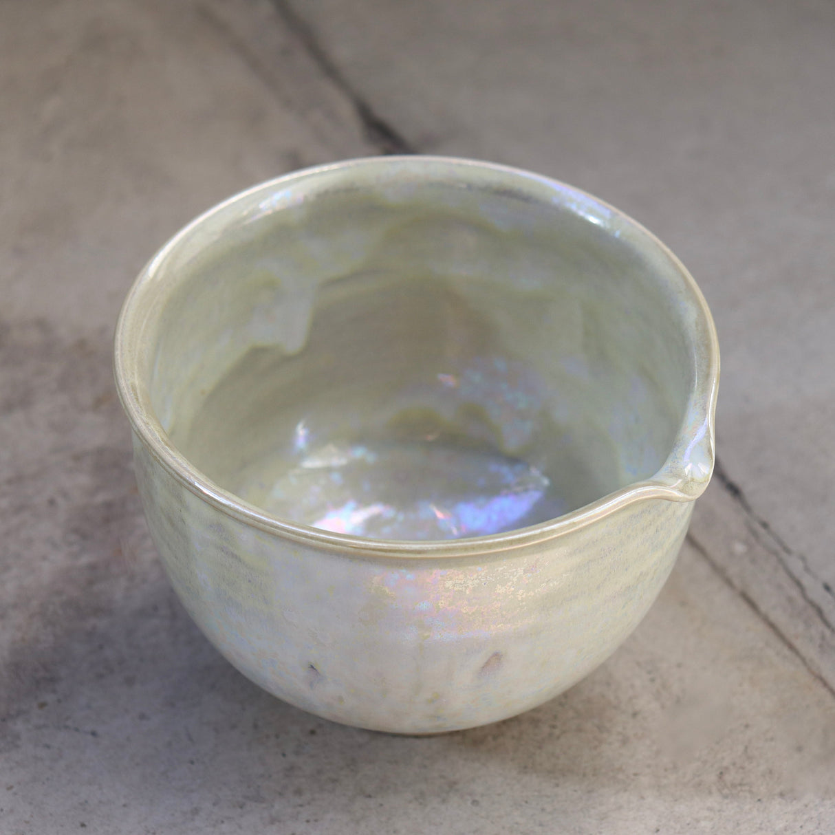 Kiwakoto Suikaen Matcha Pouring Bowl Pearl パール片口抹茶碗