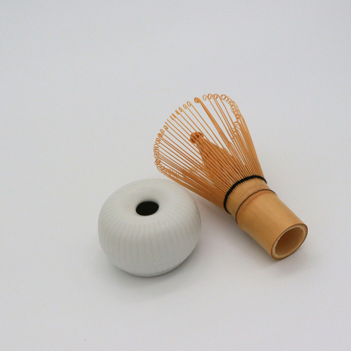 Minoyaki Matcha Whisk Holder (white) / 茶筅くせ直し（白）