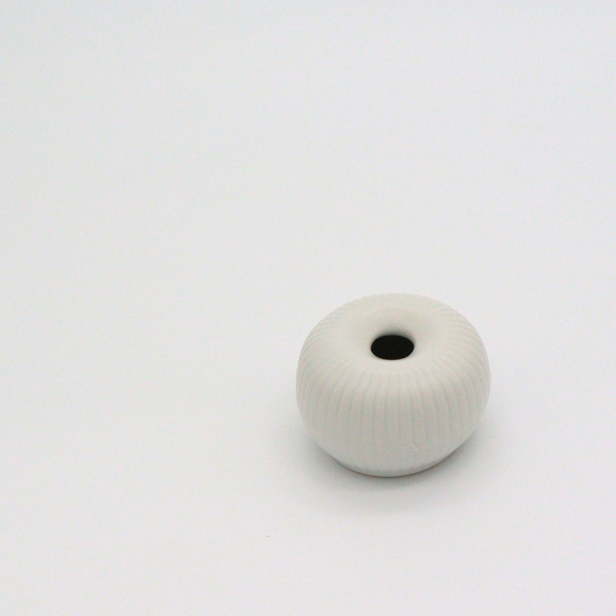 Minoyaki Matcha Whisk Holder (white) / 茶筅くせ直し（白）
