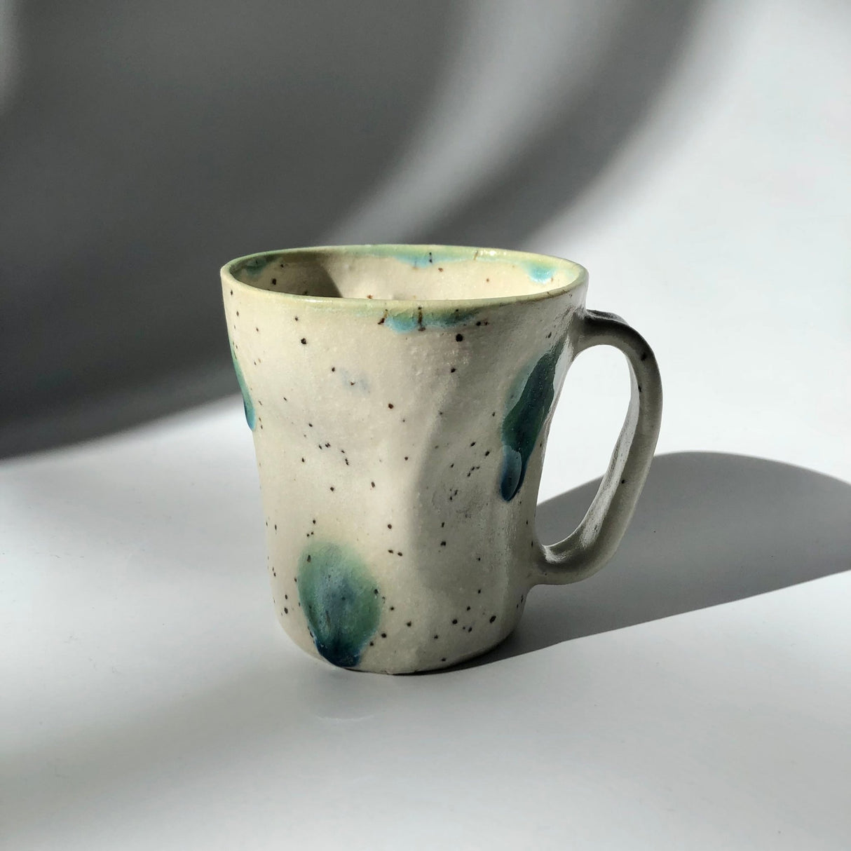 Hiroshi Hirai: Heart Shaped Mug Cup, Green Accents - Yunomi.life