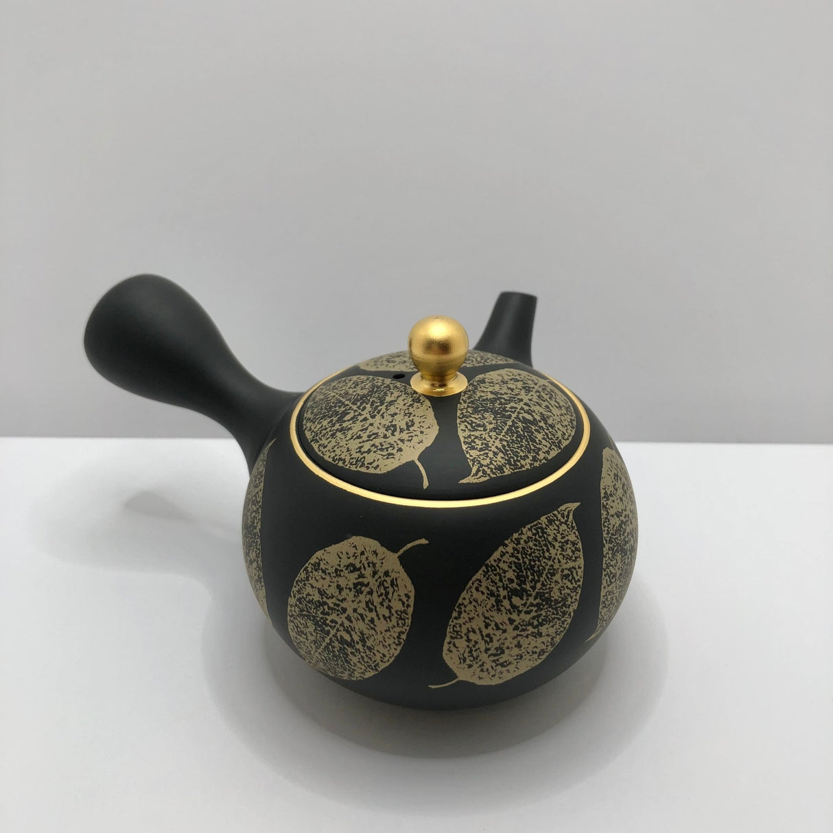 Isobe Ceramics mi124: Tokoname Kyusu Shouhou 200 ml 金彩木の葉 - Yunomi.life