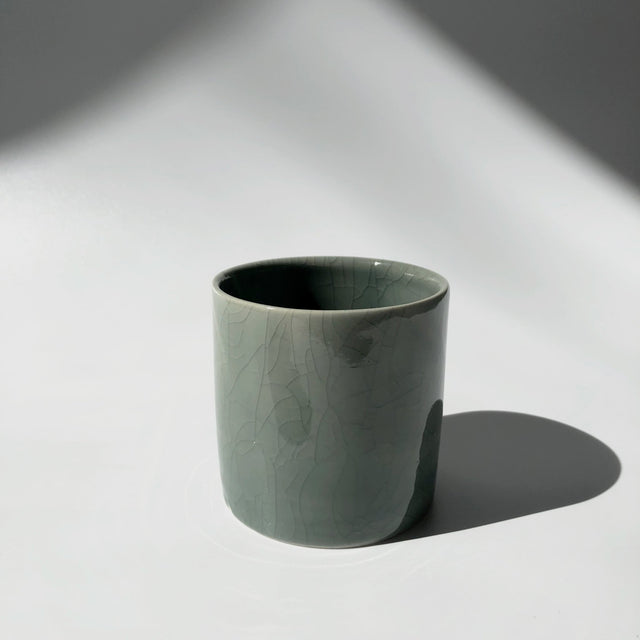 Nankei Pottery: Ink Crackle Yunomi Tea Cup (Grey, 240ml), Pre-order for early September shipment - Yunomi.life